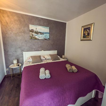 Apartments Tin Ровин Екстериор снимка