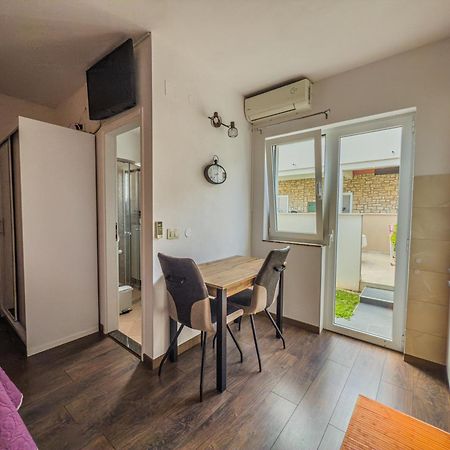 Apartments Tin Ровин Екстериор снимка