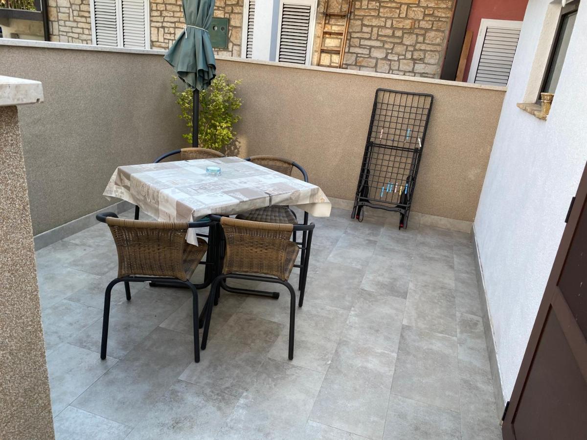 Apartments Tin Ровин Екстериор снимка