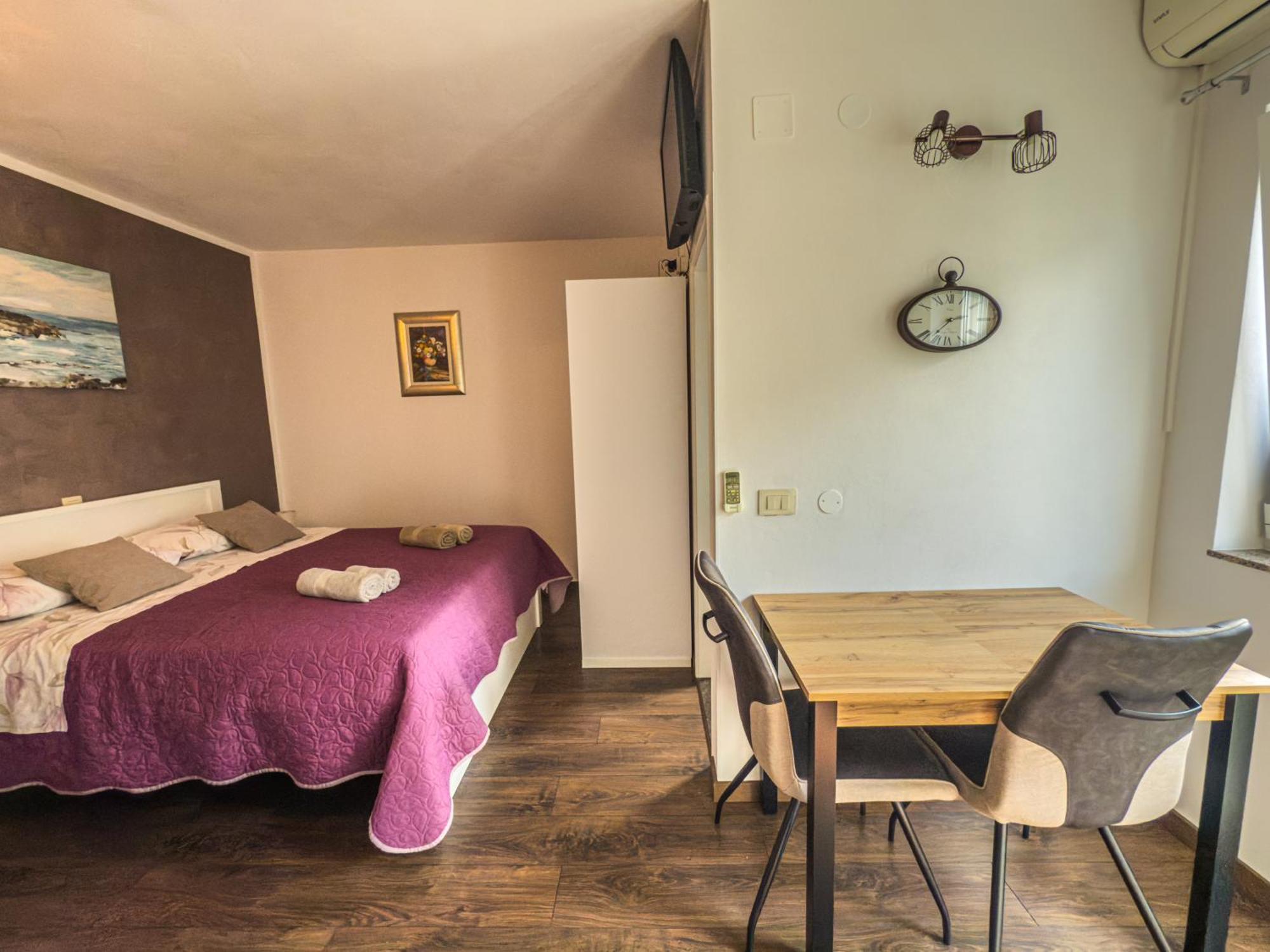 Apartments Tin Ровин Екстериор снимка