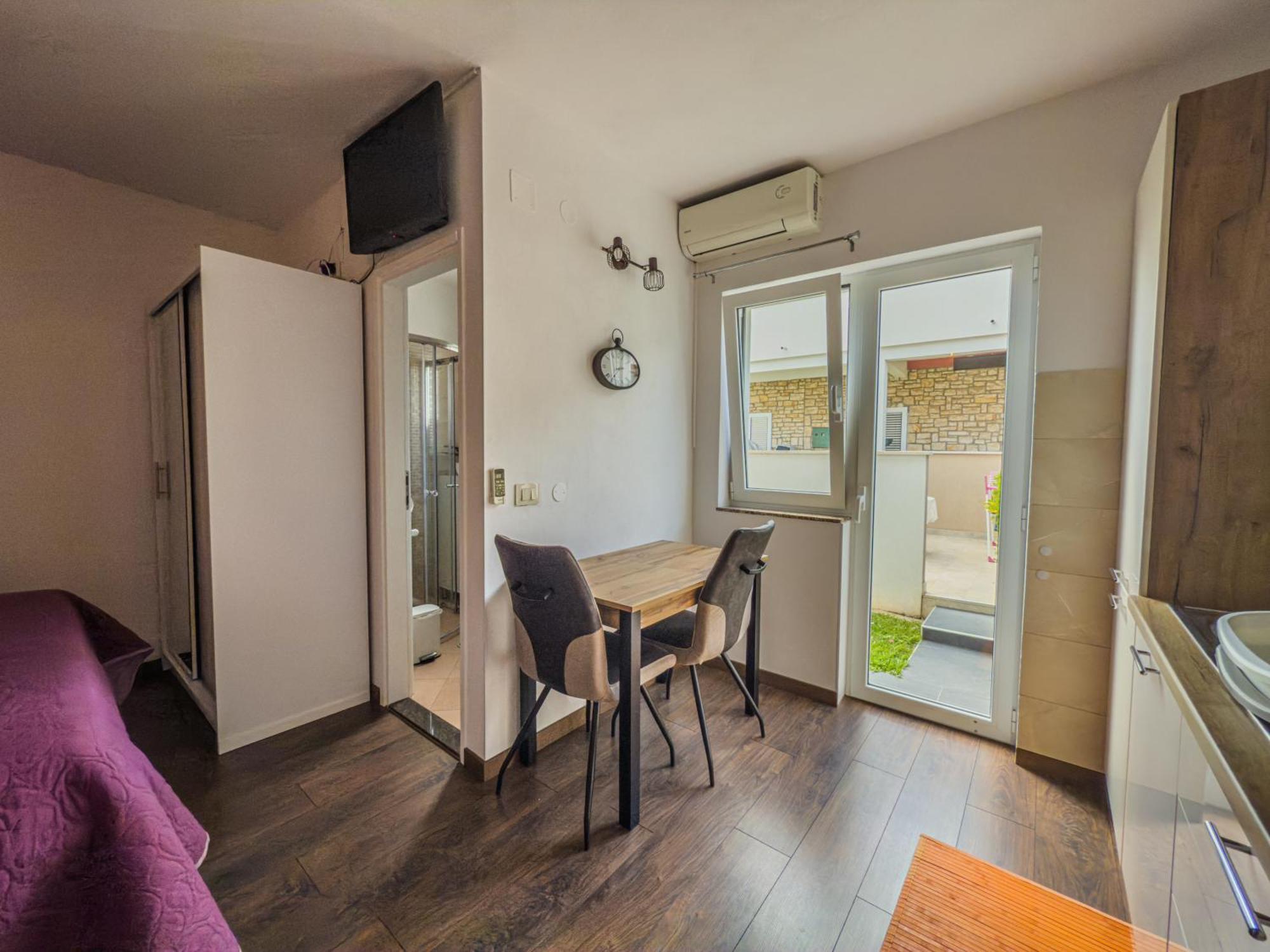 Apartments Tin Ровин Екстериор снимка