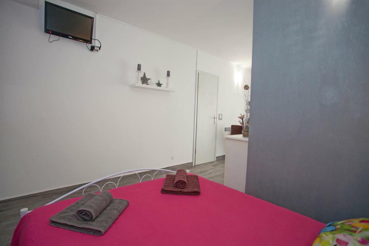 Apartments Tin Ровин Екстериор снимка