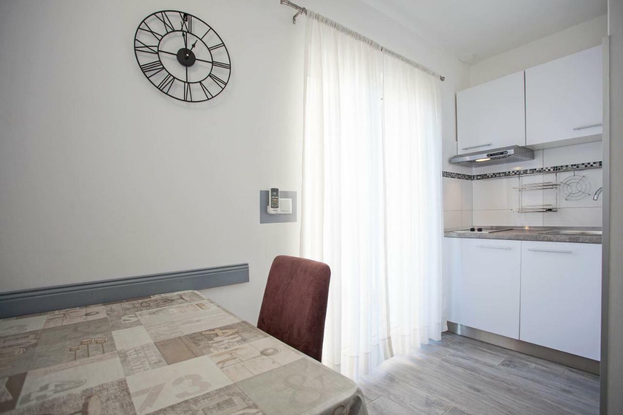 Apartments Tin Ровин Екстериор снимка