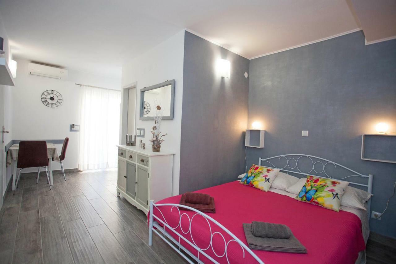 Apartments Tin Ровин Екстериор снимка