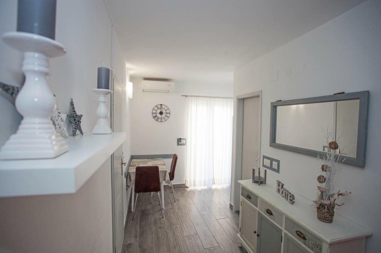 Apartments Tin Ровин Екстериор снимка