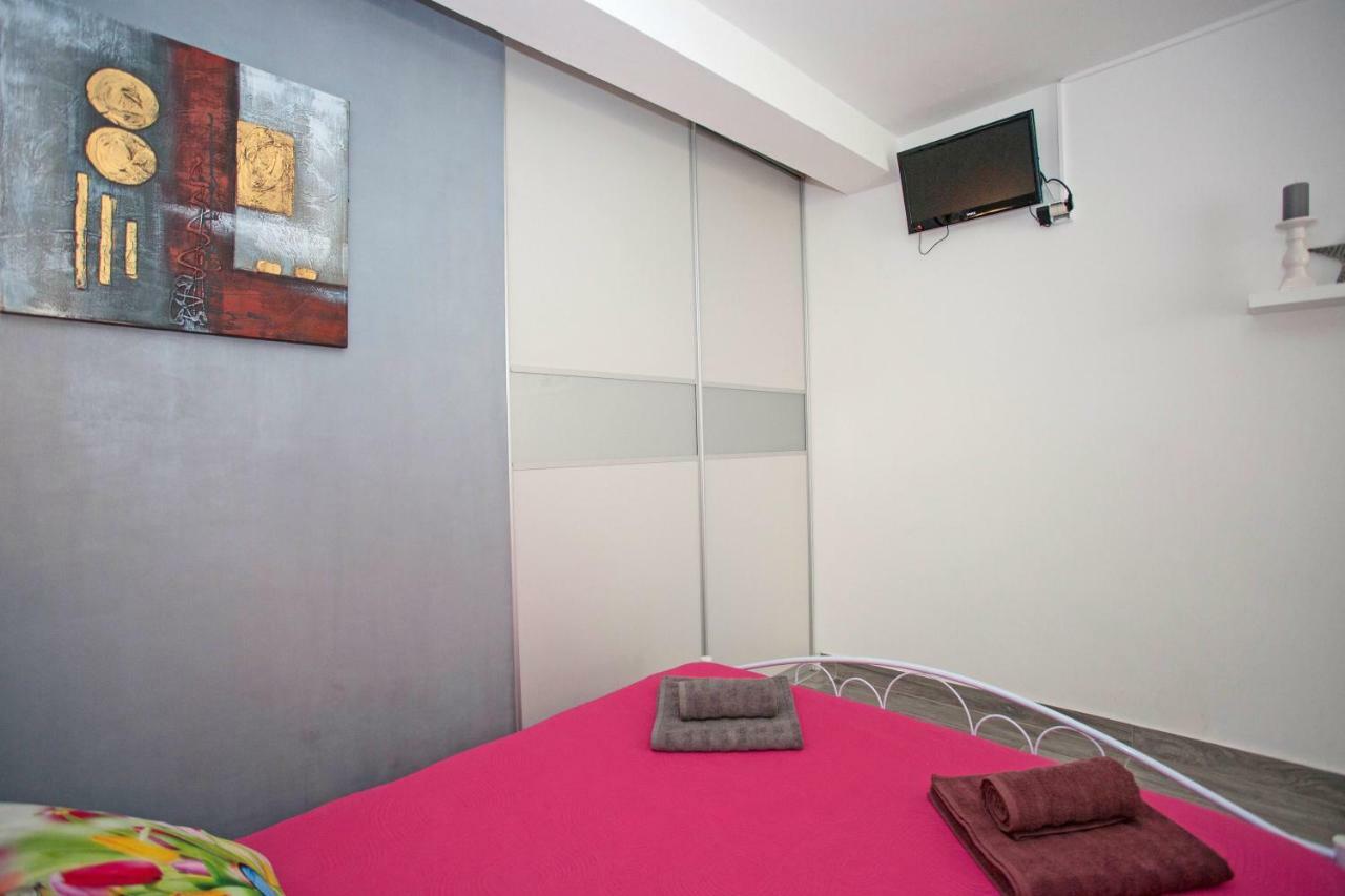 Apartments Tin Ровин Екстериор снимка