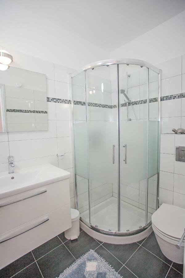Apartments Tin Ровин Екстериор снимка